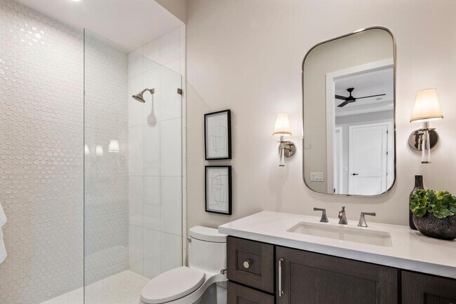 Building Photo - 6500 E Cactus Wren Rd