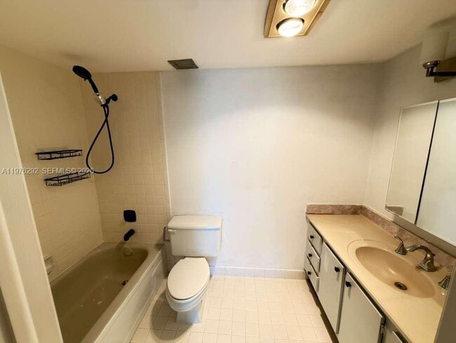 Building Photo - 919 Hillcrest Dr