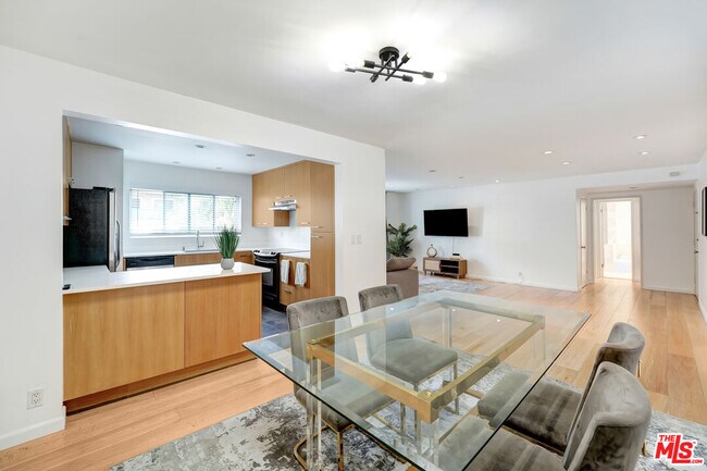 Primary Photo - 645 Westmount Dr
