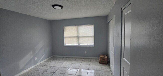Building Photo - 2 BEDROOM / 2 BATH APARTMENT (GOLDEN KEY APARTMENTS) NEAR THE FLORIDA MALL