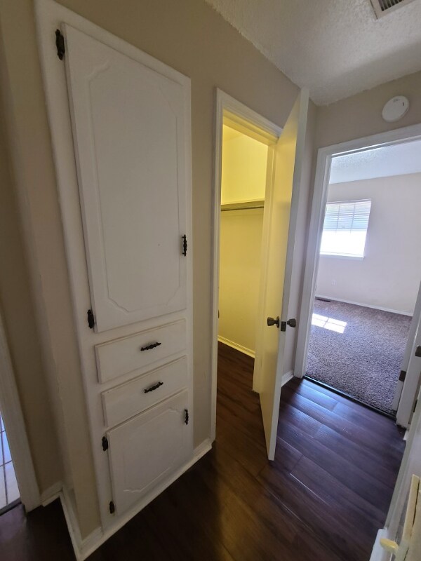 Building Photo - 925 Crown Dr