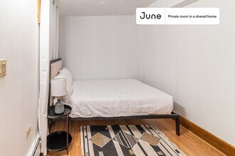 Building Photo - Room in Shared 5 bed/2 bath home in Central Square (Cambridge)