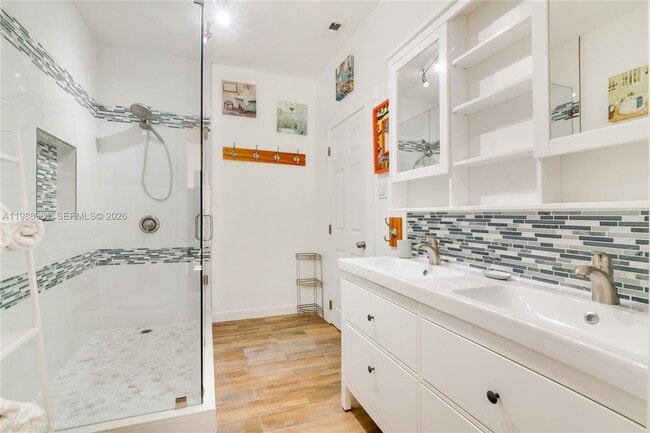 Building Photo - 212 SW 1st Ave