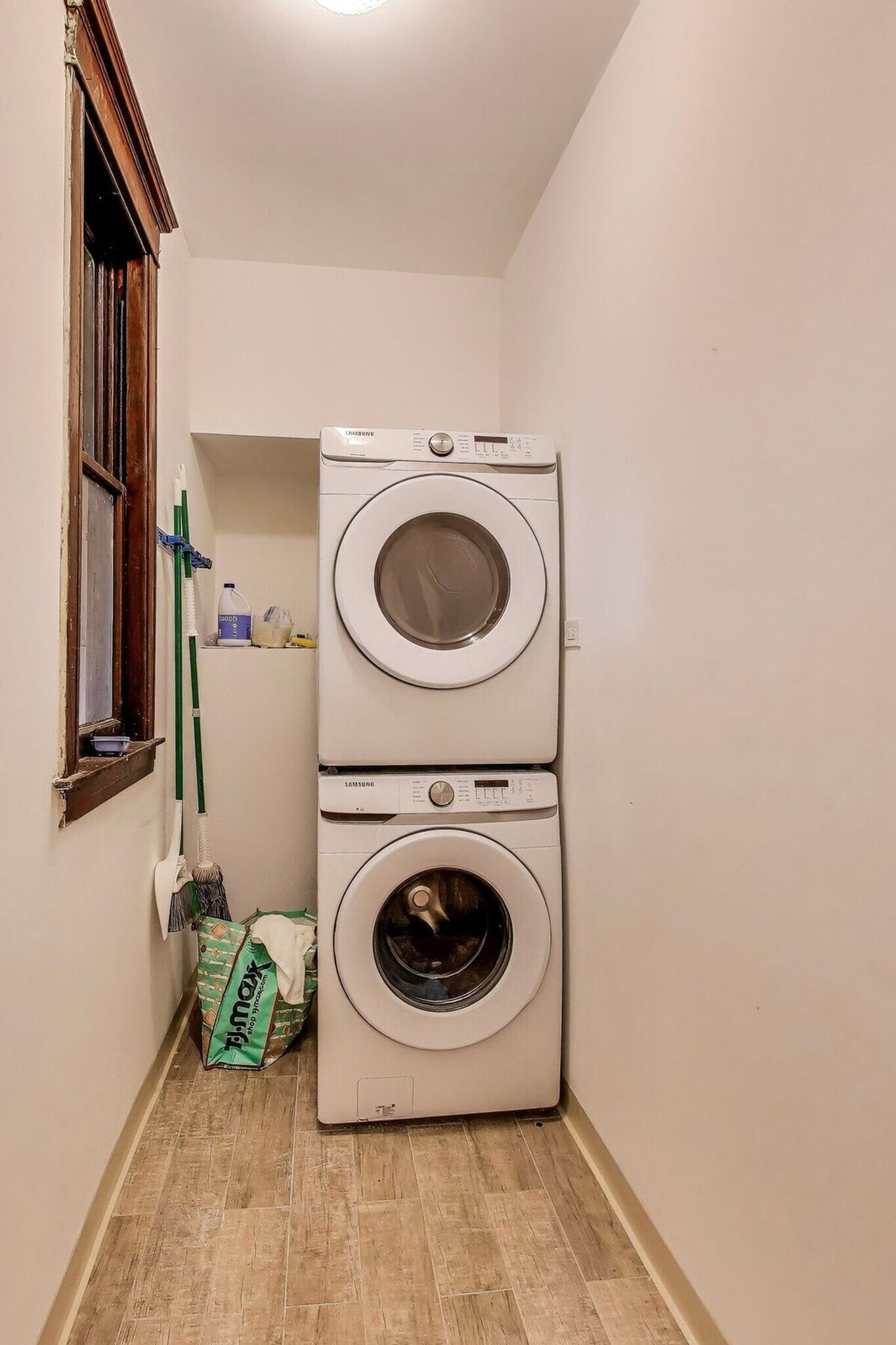 Building Photo - 1506 W Thome Ave