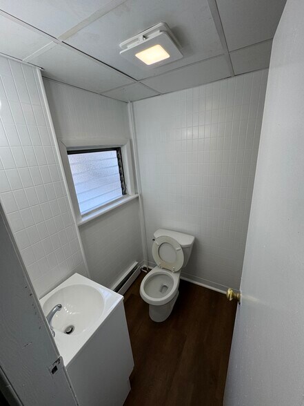 Building Photo - 206 Coal St