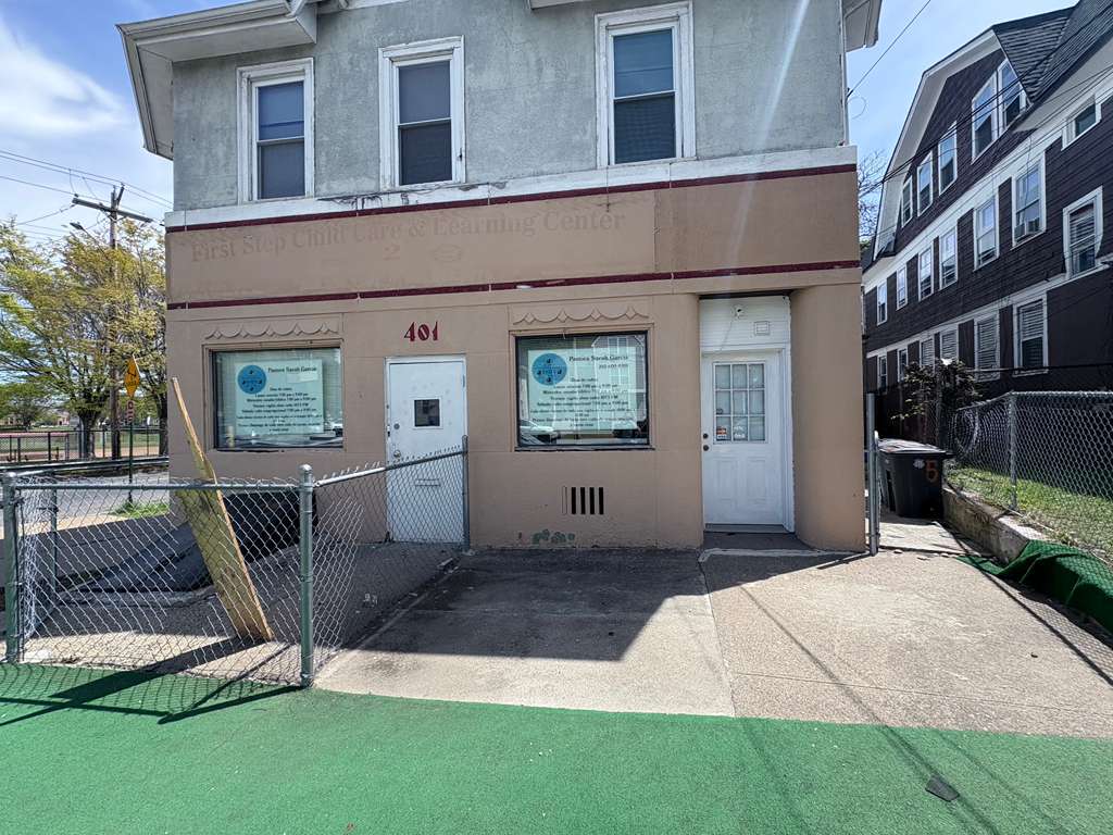 Building Photo - 324 Goffe St