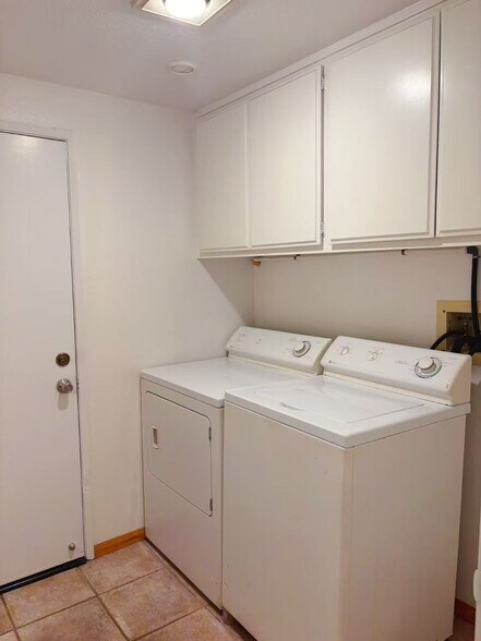 Laundry Room with washer and dryer - 2180 Nadula Dr