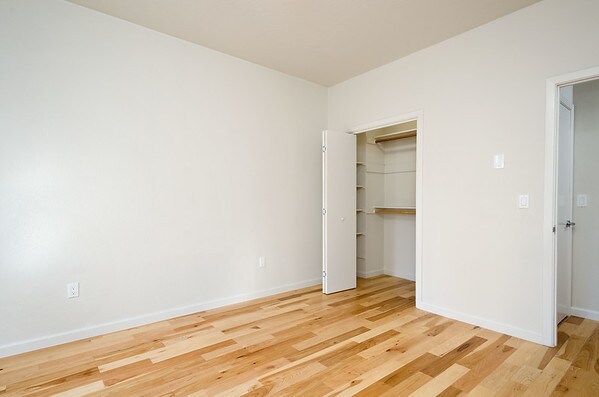 Building Photo - 726 Bush St