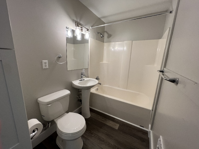 Building Photo - 2717 Callahan Dr