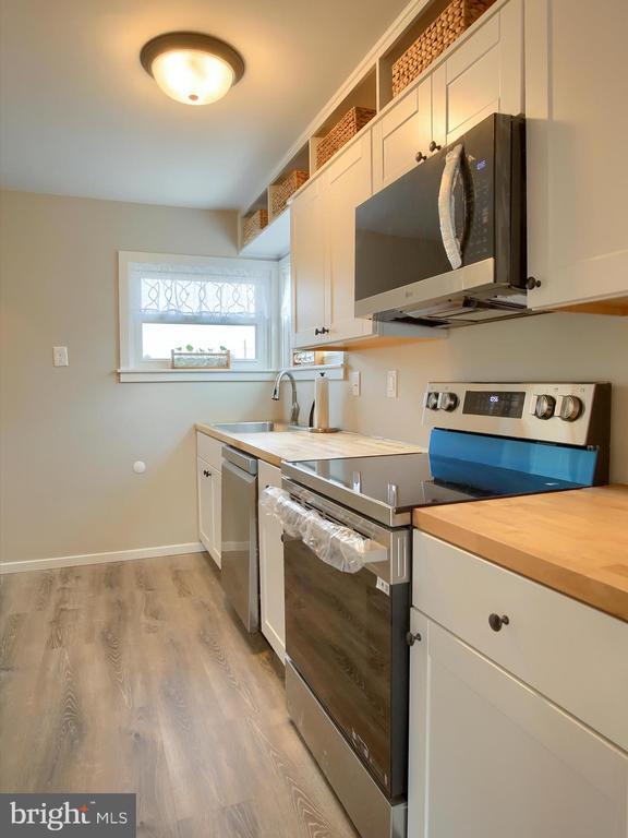 Building Photo - 1300 Strafford Rd