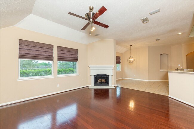 Building Photo - 2201 Signal Hill Dr