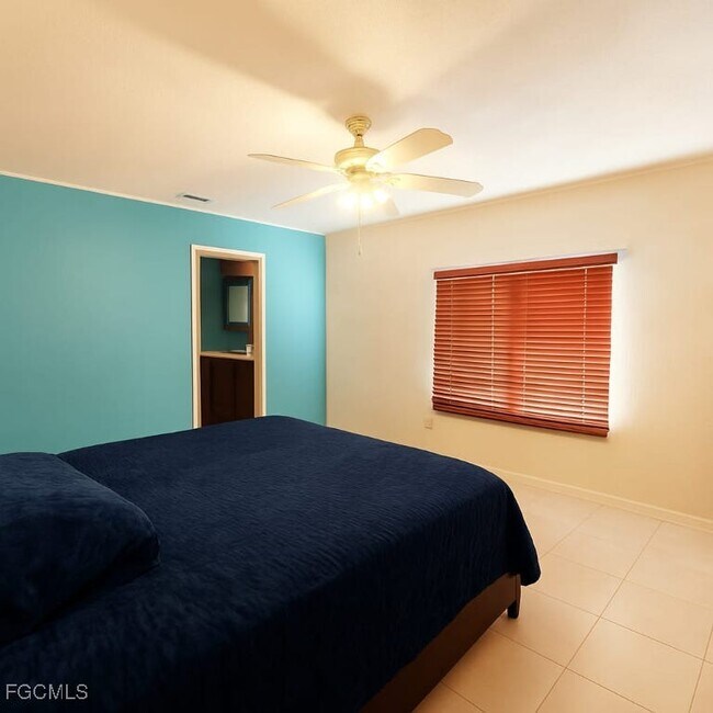 Building Photo - 1925 Gardner Ave