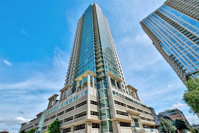 Building Photo - 300 Bowie St