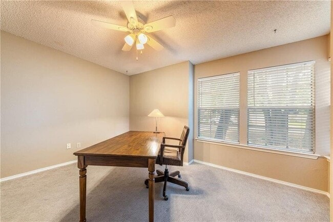 Building Photo - 3010 Red Bay Dr