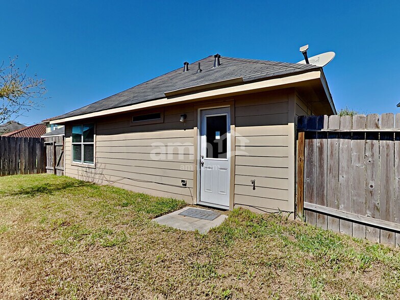 Building Photo - 13310 Ambrosa Dr