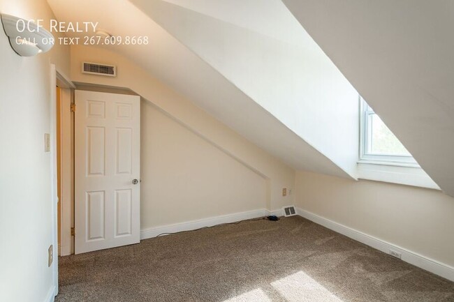 Building Photo - 4562 Silverwood St