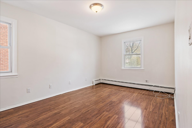 Building Photo - 15-25 209th St