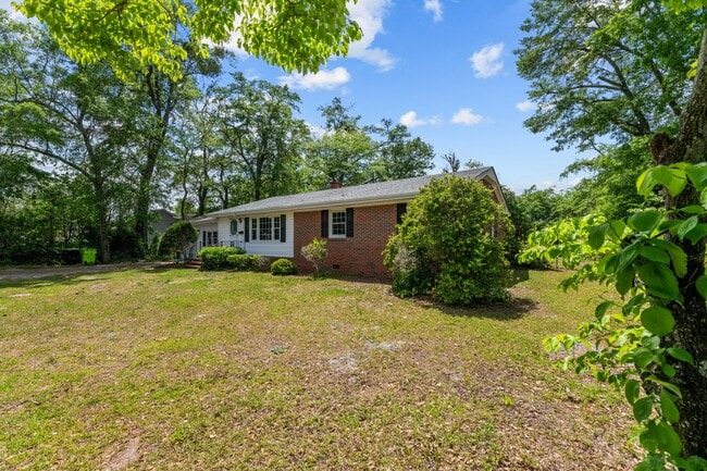 Building Photo - 607 Pinetree Dr