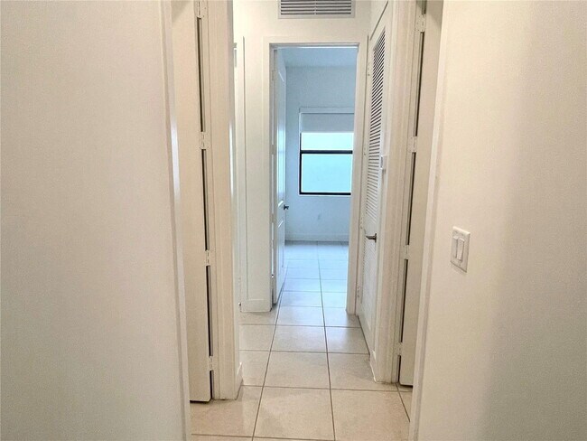 Building Photo - 4506 SW 174th Ave