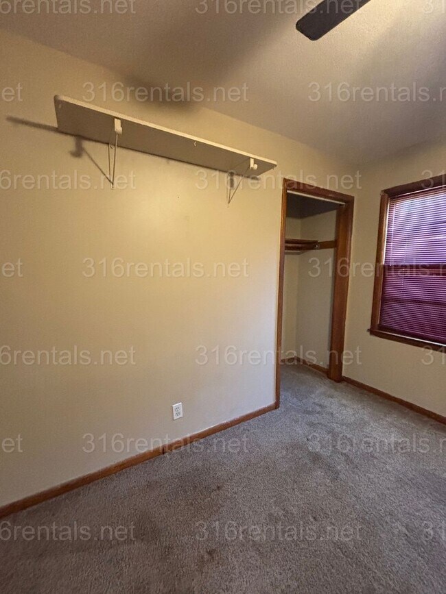 Building Photo - $1,100 - 3 bedroom 1 bathroom - Single Family Home
