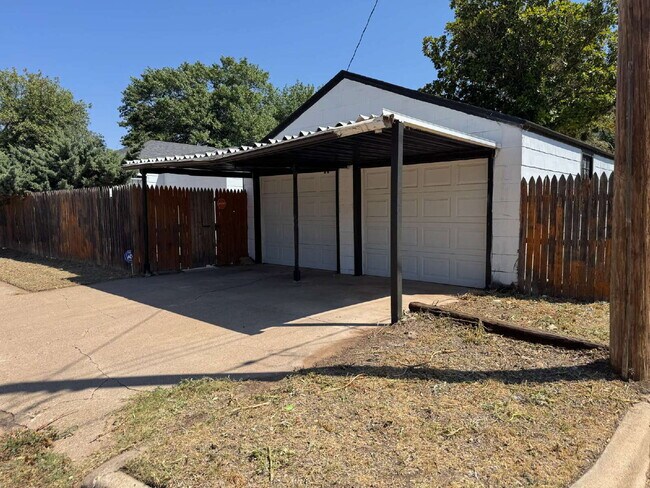 Building Photo - "Charming 4-Bed Lubbock Retreat: Granite Kitchen, Hardwood Elegance & Cozy Fireplace!"