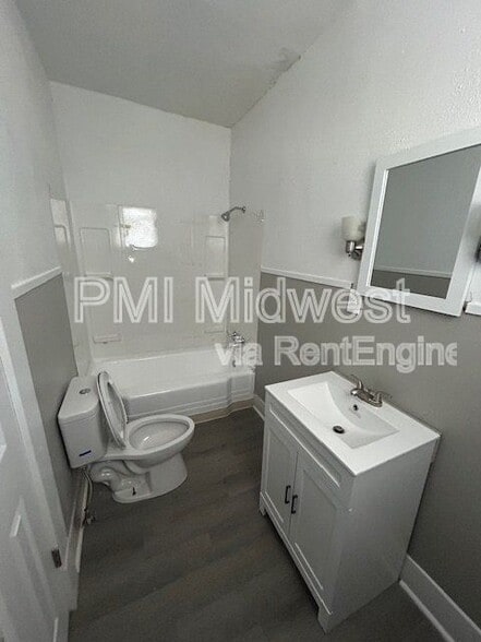 Building Photo - 2516 S Washington St