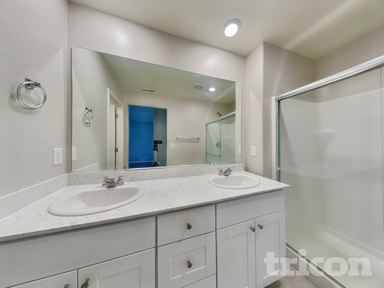 Building Photo - 8962 Wolf River Dr