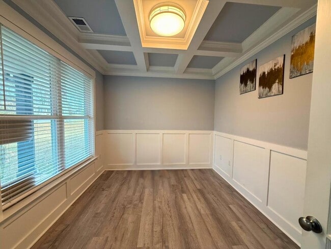 Building Photo - 6810 City View Dr