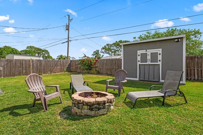 Building Photo - 3861 SW Chaffin St