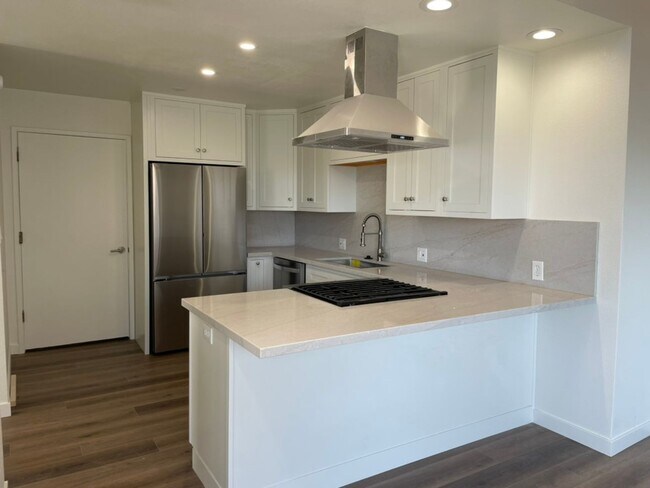 Building Photo - Pismo Duplex