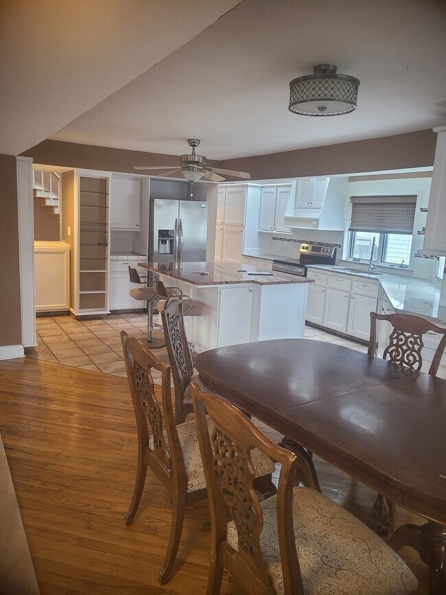 Building Photo - 630 Whitney Ave