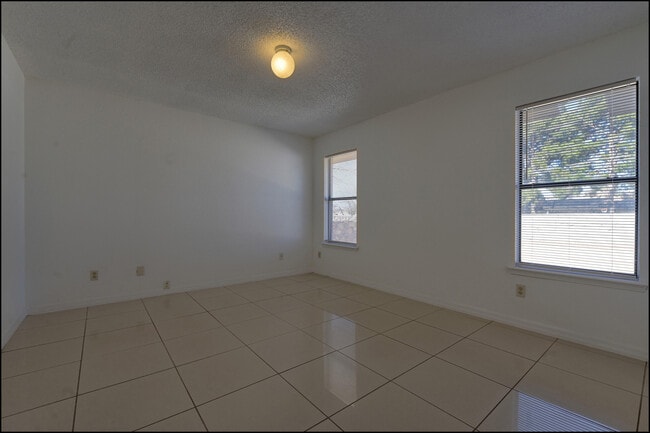 Building Photo - 695 Bluff Canyon Cir
