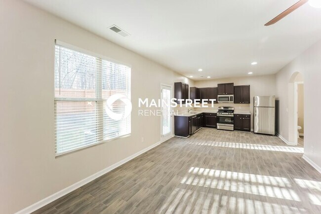 Building Photo - 3 Bedroom Pet-Friendly Home in ATLANTA, GA with Main Street Renewal