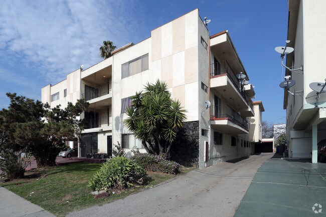 Building Photo - Marcell Arms