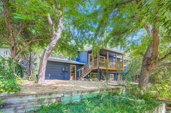 Building Photo - Recently Remodeled 4BD, 3BA Louisville Home