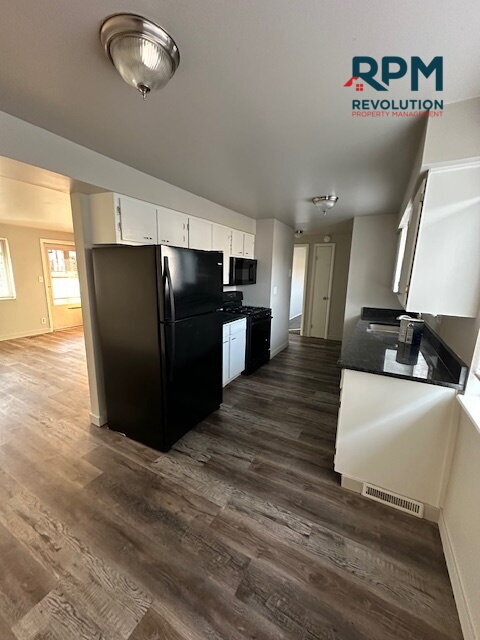 Building Photo - "Charming 2-Bed Retreat with Spacious Living in Washington Terrace!"