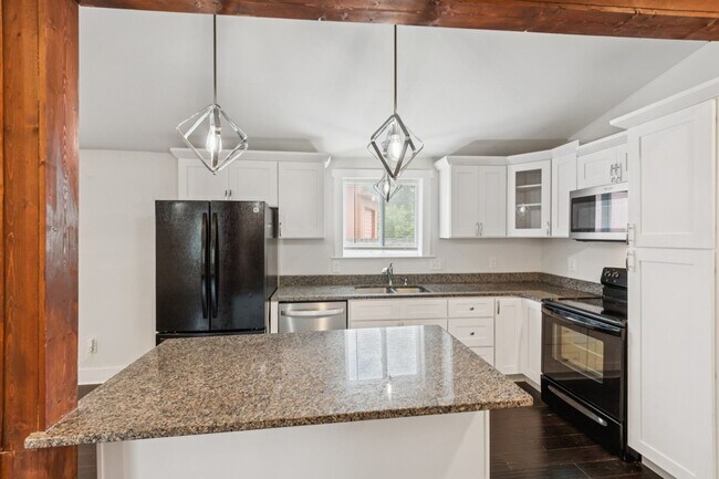 Building Photo - North Nashville Bungalow