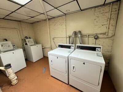 Building Photo - 448 Park Dr