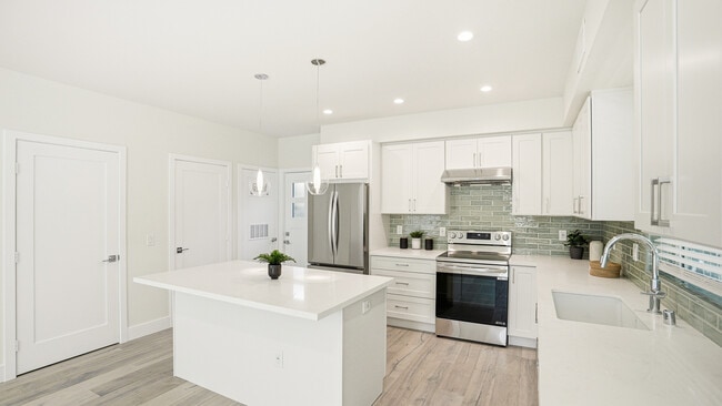 Building Photo - 3938 S Victoria Ave