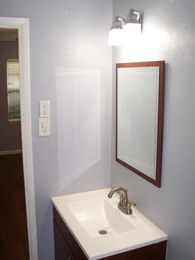 Building Photo - 830 Wateka Way