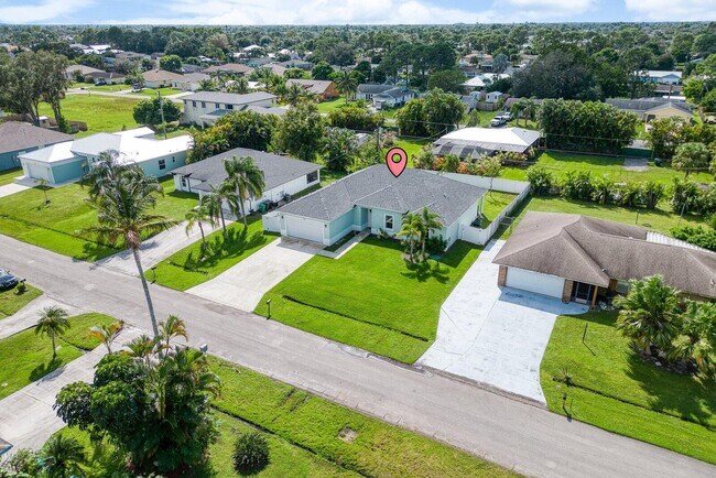 Building Photo - 1150 SE Sabina Ln