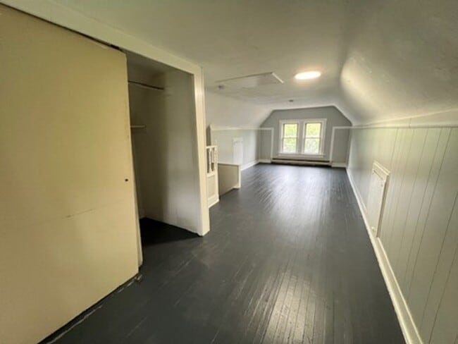 Building Photo - Charming 3 bedroom house