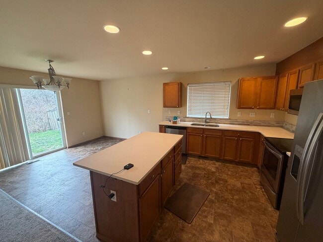 Building Photo - Beautiful 3 bedroom in Spanaway WA - Apply Today!