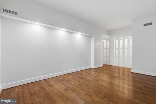 Building Photo - 2127 California St NW