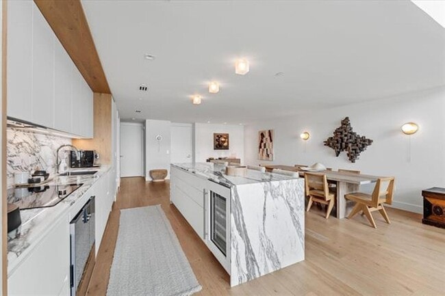 Building Photo - 1040 Biscayne Blvd