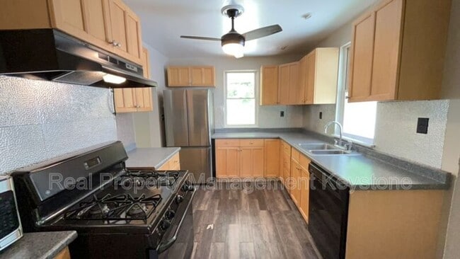 Building Photo - 303 Lexington Ct