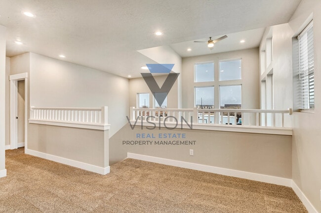 Building Photo - 1098 S High Ridge Dr