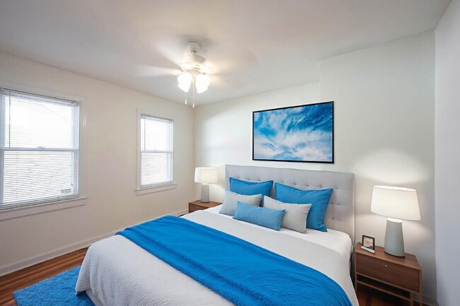 Building Photo - "Charming 2-Bedroom Duplex with Cozy Fireplace on Washington Blvd – Your Ideal Indianapolis Retre...