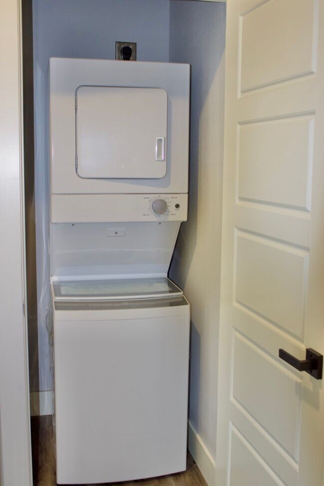 Building Photo - Modern 1-Bedroom Oasis in Bentonville with...