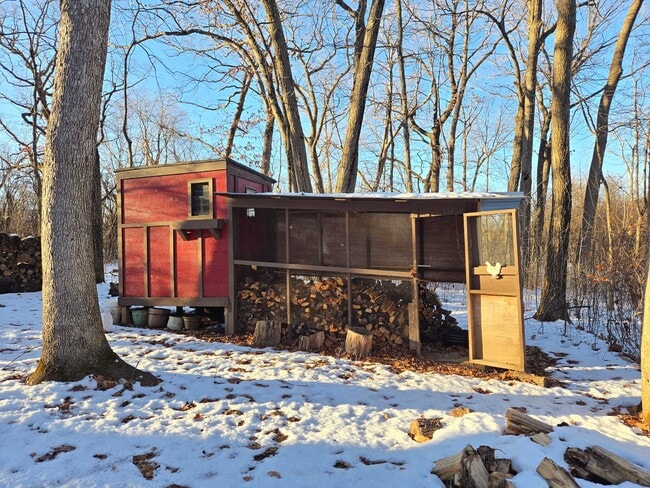 Building Photo - S43W30464 Stone Gate Ln